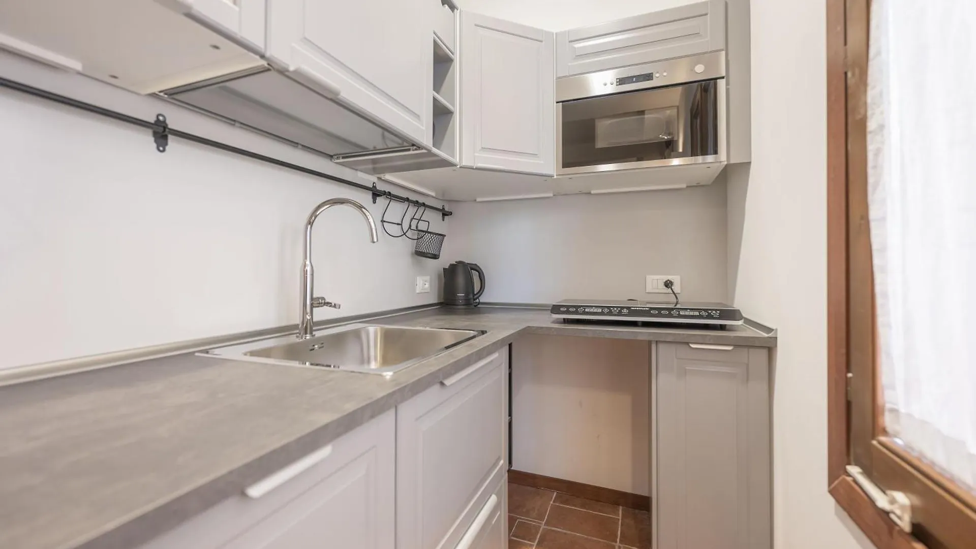 Casa Luna - 10 Min From Venice Train Station Apartment